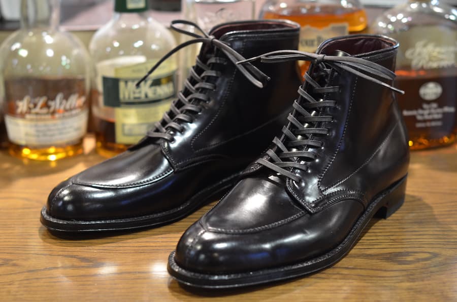 Color 8 V-Tip Boot Barrie